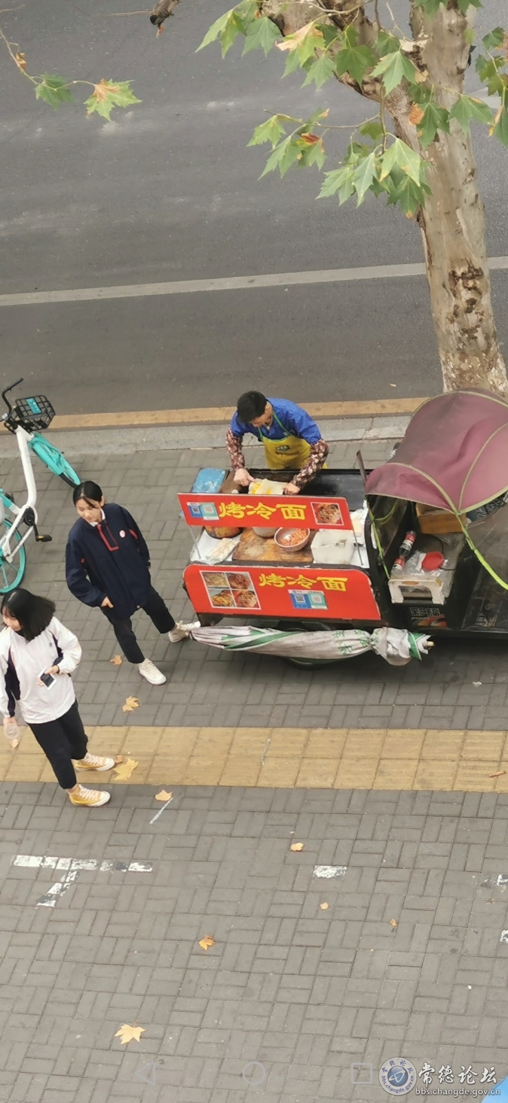 小区门口