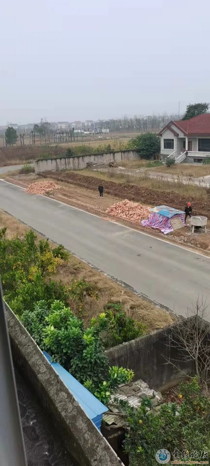 占用农耕地筑路