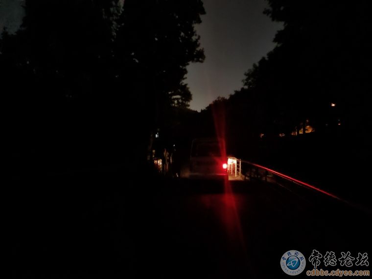 7：20左右，七中附近，唯一的照明是巡逻宣传车尾灯